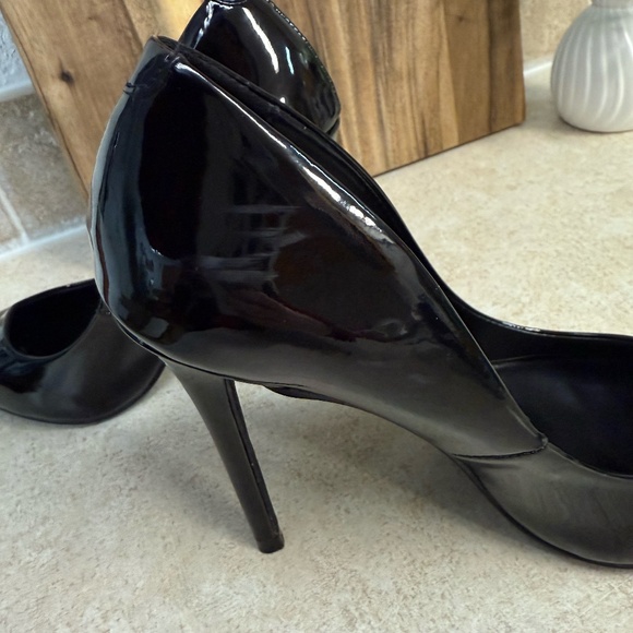 STEVE MADDEN Black 4" Pumps: Size 10 - Picture 9 of 10